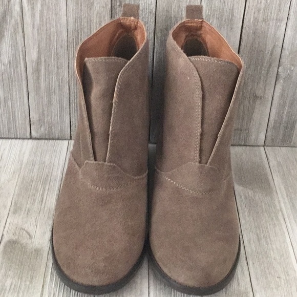 Lucky Brand “Yasmin” Booties Boots - Picture 2 of 3